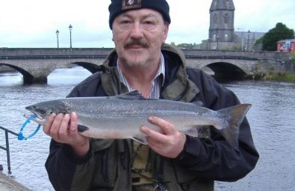 Bernard Breslin Dublin 1 Sal. 5.5 lbs. on worm The East Mayo Anglers reported 12 salmon caught, 5 of which were released. Reg Bishop and Celia Fry, UK. both had fish in the 3lb bracket on worm.