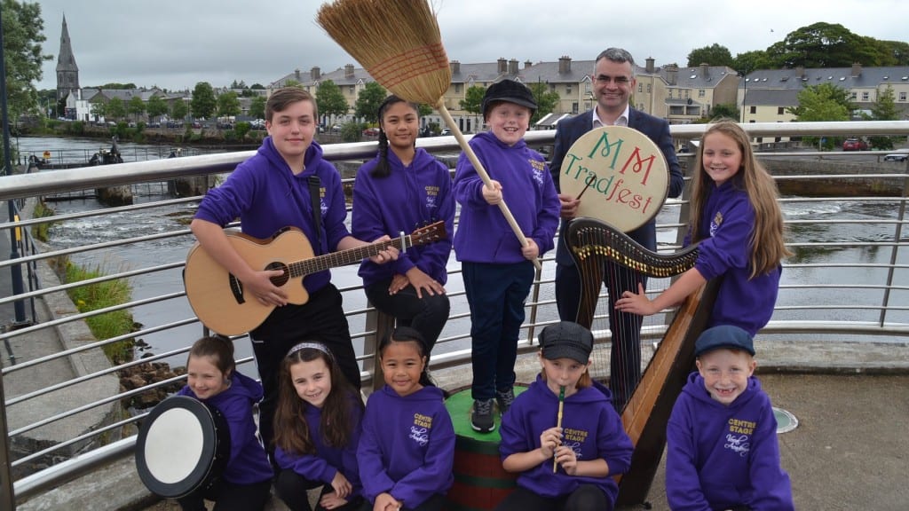 1-centre-stage-vocal-academy-at-River-Moy-with-Dara-Calleary-TD-e1532508973107